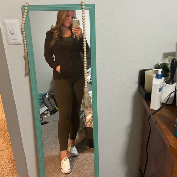 Meet your Posher, Kelsey - Picture 2 of 5